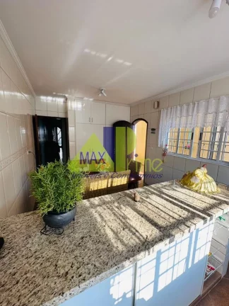 Imagem Imperdível Casa à Venda em São Paulo-SP: 3 Quartos, 1 Suíte, 2 Salas, 3 Banheiros, 2 Vagas na Vila Granada - 260m²