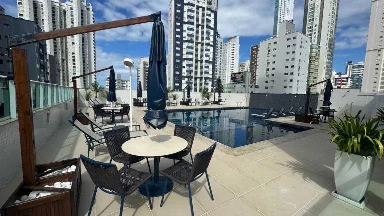 Imagem Apartamento com 3 suítes, 2 vagas de garagem no Pioneiros em Balneário Camboriú