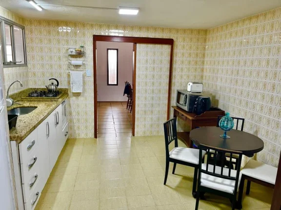 Imagem Casa mobiliada com 3 dormitórios sendo uma suíte para temporada no Centro Penha