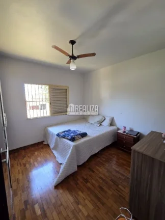 Imagem Casa de 3 dormitórios no bairro Estados Unidos em Uberaba
