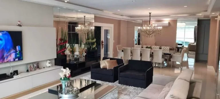 Imagem Apartamento mobiliado com 4 suítes e 3 vagas de garagem na Meia Praia em Itapema