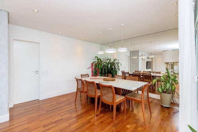 Imagem Apartamento à Venda Reformado de 171m² na Av. Washington Luíz - Alto da Boa Vista.