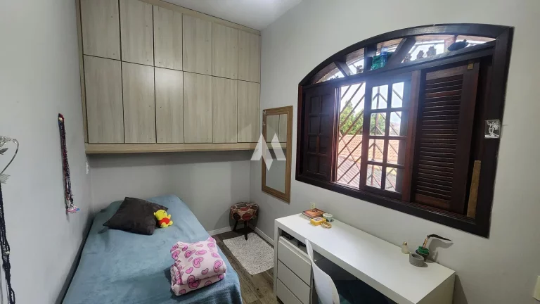 Imagem Casa Duplex na Vila São Jorge, São Vicente – Ampla, Confortável - 3 dormitórios, sendo uma suíte