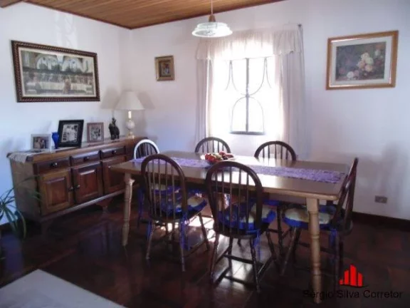 Imagem Casa a venda com 03 quartos na Região do Portal de Campos do Jordão.