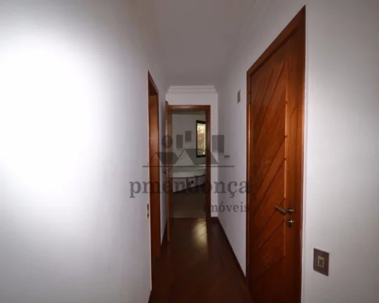 Imagem Apartamento amplo e iluminado. Living para 03 ambientes com lareira, terraço gourmet e piscina. Coz...