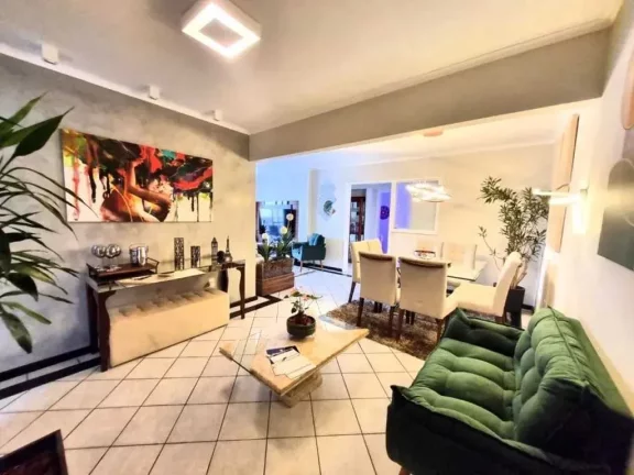 Imagem Apartamento mobiliado com 4 dormitórios sendo 1 suíte e 2 vagas de garagem em Balneário Camboriú