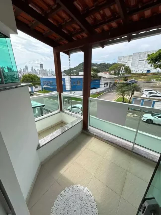 Imagem Casa com 3 dormitórios sendo 1 suíte e 4 vagas de garagem em Balneário Camboriú/SC