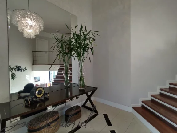 Imponente Casa em Condomínio à Venda em Vinhedo-SP 3 Quartos, 3 Suítes, 3 Salas, 5 Banheiros, 5 Vagas, 450m²