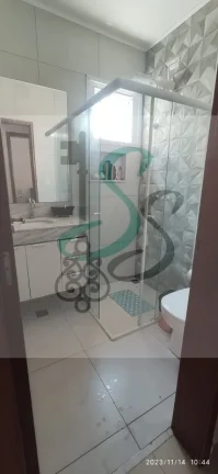 Imagem Venda de casa no Saltinho, Paulínia. Casa em condomínio fechado com 3 dormitórios com armários, sala, cozinha com armários, forno e cooktop, lavand