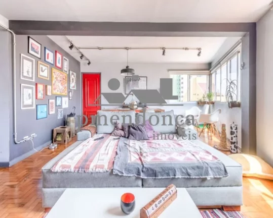 Imagem Apartamento com living para 02 ambientes, piso de tacos, bem distribuído, 03 dormitórios, banheiro...