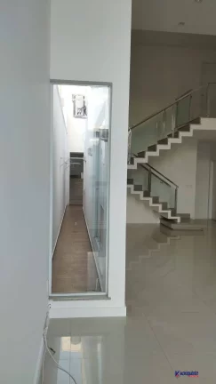 Imagem VENDO UMA EXECELENTE CASA NO CONDOMINIO
