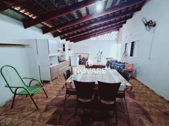 Imagem Casa com 3 dormitórios à venda, 200 m² por R$ 420.000 - Jardim das Palmeiras - Araporã/MG