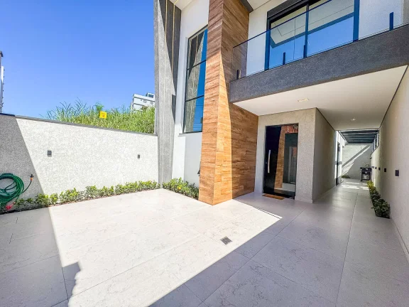Imagem Sobrado Novo Automatizado - 138M², 3 Dorms, (1 Suíte C/ Varanda), 2 Vagas.