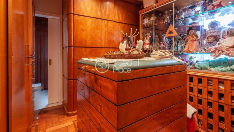 Imagem Ótimo apartamento à venda no Itaim: - Área: 138m² - 03 dormitórios - 01 suíte - com hidro - 01...