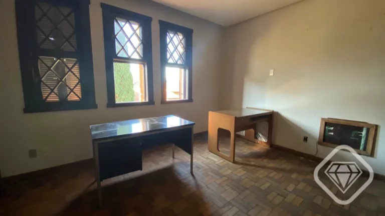 Imagem Charmosa casa de estilo colonial na Zona Sul, com vista para o Guaíba e excelente estrutura para mo...