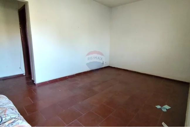 Imagem Casa com três quartos, Perto da Praia e da Praça da 70, Itaipuaçu Terreno completo