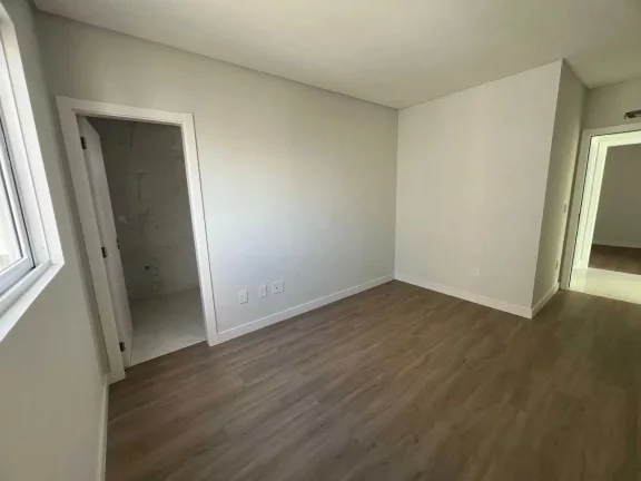 Imagem Apartamento com 3 suítes e 2 vagas de garagem na Meia Praia em Itapema