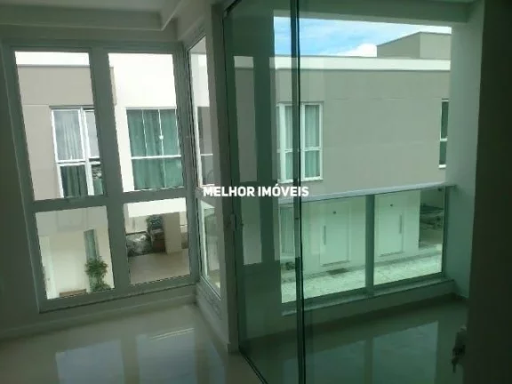 Imagem Sobrado Geminado à Venda com 02 Suítes sendo 01 Máster Localizado em Balneário Camboriú - SC