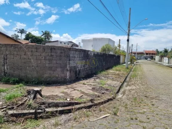 Imagem Terreno á venda de esquina, 600 metros da praia, bairro Josedy - Peruíbe