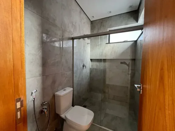 Imagem Casa Nova de Alto Padrão à Venda em Condomínio Tranquilo