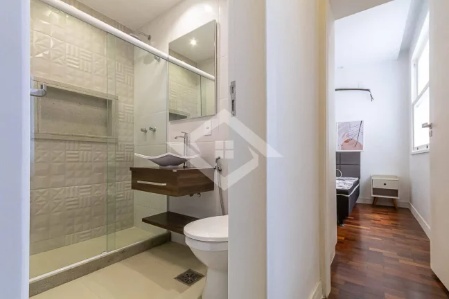 Imagem Apartamento de 2 Quartos para Venda em Copacabana com 80 m²