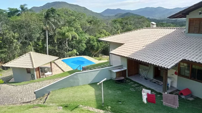 Imagem Chácara com 4 Dormitórios à Venda, possui Piscina, Área de 78.000 m² - Ratones - Florianópolis/SC
