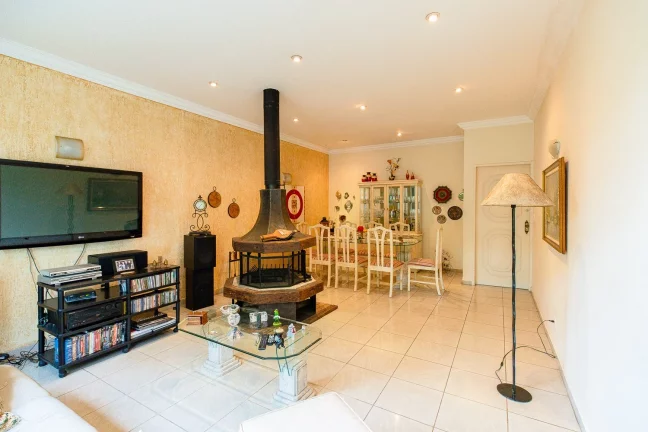 Imagem CASA TÉRREA JD SAÚDE 209,00 M 3 DORMITÓRIOS SENDO 2 SUÍTES SALA 3 AMBIENTES AMPLOS LAREIRA COZINHA ÁREA SERVIÇO CHURRASQUEIRA SALÃO FESTAS 4 VAGAS