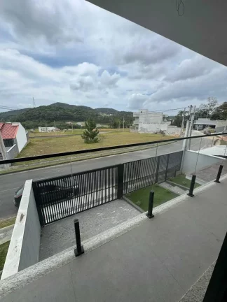 Imagem Casa com 3 dormitórios sendo 3 suítes e 2 vagas de garagem em Joinville/SC