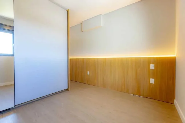 Imagem Apartamento semi-mobiliado com 2 suítes e 2 vagas de garagem na Praia dos Amores