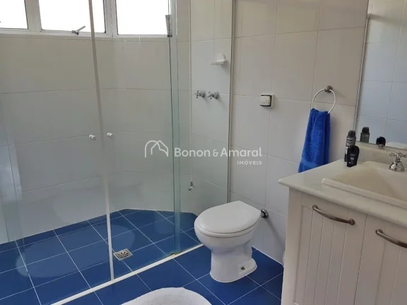 Imagem Este charmoso sobrado está em uma localização privilegiada, com um quintal encantador, jardim exu...