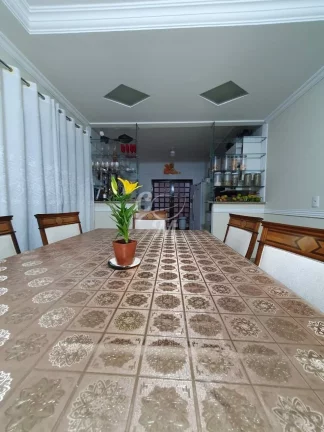 Imagem Sobrado com 4 Dormitórios e 4 vagas