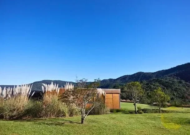 Imagem Sítio Mirante do Juncal: Arquitetura Consciente e Imersão na Natureza