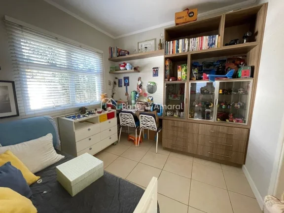 Imagem Encantadora residência em condomínio fechado, com projeto moderno e ambientes integrados que propo...