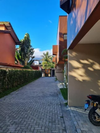 Imagem Sobrado com 3 dormitórios à venda, 206 m² por R$ 2.300.000,00 - Praia de Camburí - São Sebastião/SP