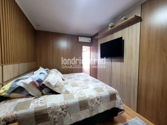 Imagem Casa à venda no Jardim Bandeirantes – 4 quartos (1 suíte), 3 banheiros, edícula, área gourmet e vagas para 3 carros em localização privilegiada de Londrina