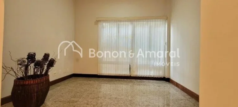 Imagem Lindo e aconchegante sobrado! No piso principal conta com um hall de entrada, uma das suítes na par...