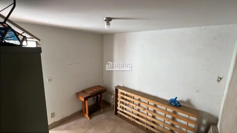 Imagem Casa padrão à venda no bairro São Benedito, Uberaba: 3 quartos, móveis planejados e porcelanato