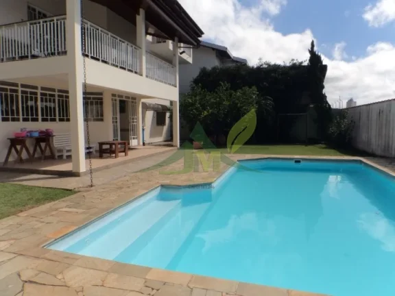 Imagem Linda Casa em Atibaia na Vila Gardênia 522m²