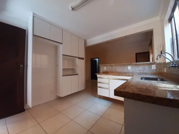 Imagem Casa à venda no bairro Vila Scarpelli - Santo André/SP