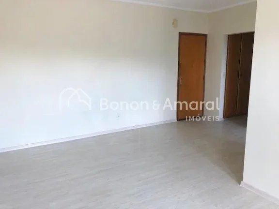 Imagem A sala ampla, com dois ambientes, é perfeita para receber amigos ou curtir momentos de tranquilidad...