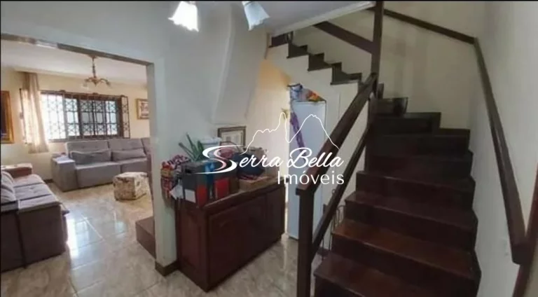 Imagem Casa com 4 dormitórios à venda, 242 m² por R$ 850.000,00 - Fazendinha - Teresópolis/RJ