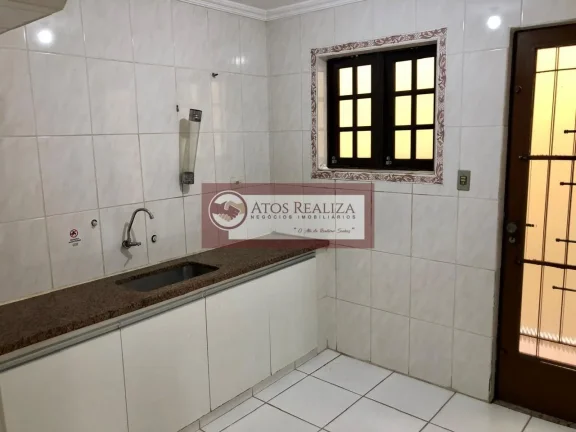 Imagem Aluno casa COMERCIAL no metrô Jabaquara. São 6 salas, Varanda, Copa, Lavandaria e 2 Banheiros, imóvel totalmente reformado com telhado novo, instalação elétrica nova, está impecável. Sua locação é ideal para clínicas médicas, escritórios de advocacia, cor