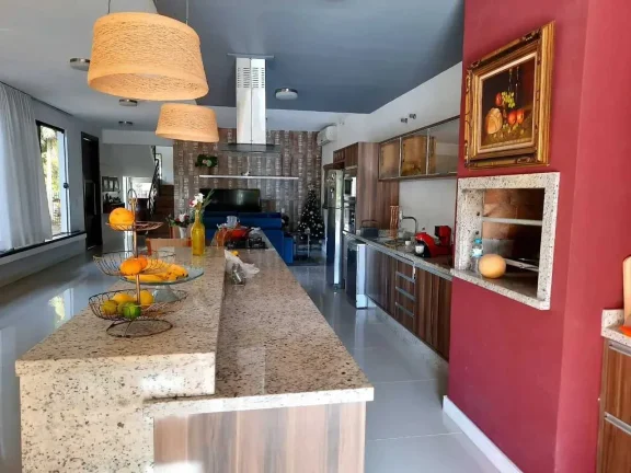 Imagem Casa de alto padrão mobiliada com 3 dormitórios sendo 1 suíte e 5 vagas de garagem em Penha