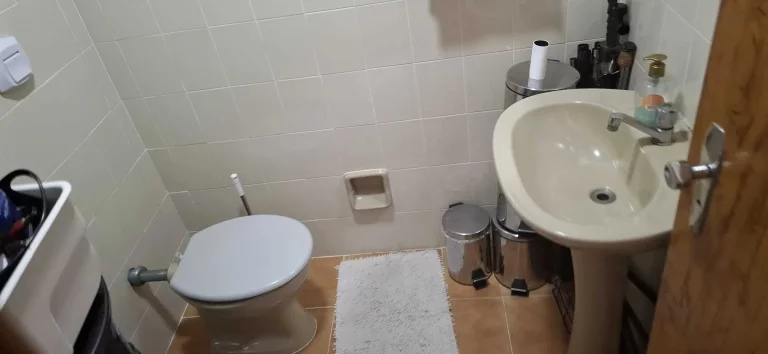 Imagem Apartamento mobiliado com 3 dormitórios sendo 1 suíte e 1 vaga de garagem em Florianópolis