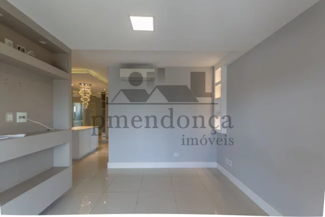 Imagem Apartamento espaçoso com 4 quartos sendo 3 suítes e 4 vagas, 244m²