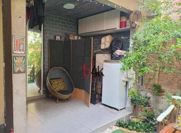 Imagem Casa no Campo Belo - SP com 3 dormitórios sendo 1 suíte.