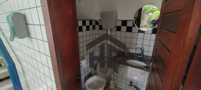 Imagem Casa Comercial para alugar ou vender, com 9 salas, localizada em Casa Forte, Recife - Pernambuco