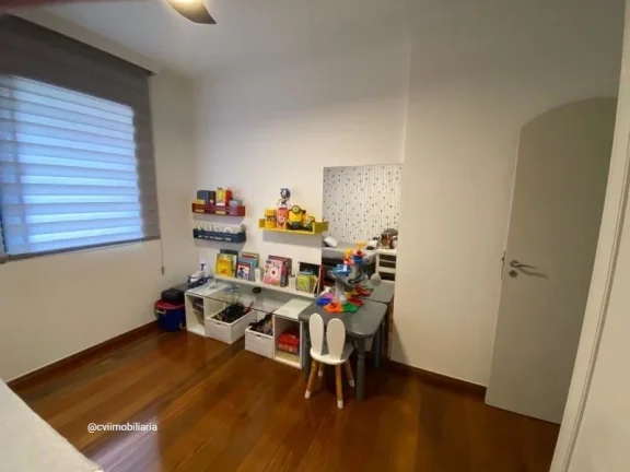 Imagem Excelente apartamento 4 quartos, finamente decorado, com 160mts, em ótima localização!
Ao Lado de...