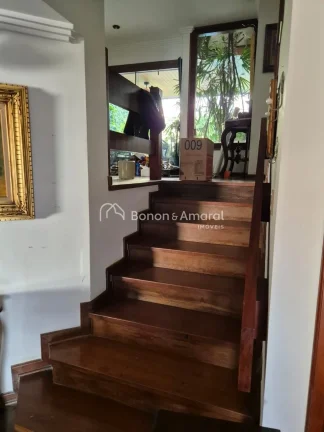 Imagem Linda e espaçosa casa em condomínio, com área construída de 312 m² e 320 m² de terreno. O imó...