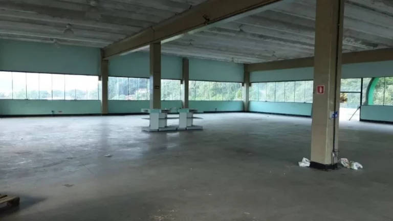Imagem Prédio Comercial de Alto Padrão com 70 Vagas de Garagem e 3.550m² de Área no Balneário Praia do Pernambuco, Guarujá-SP